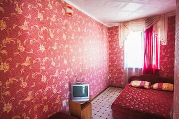 Фото номера Стандартный семейный номер Гостиница Raatlan Guest House г. Судак 5