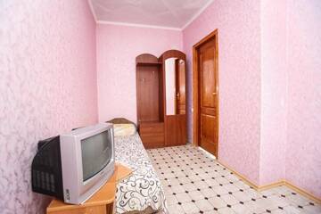 Фото номера Стандартный семейный номер Гостиница Raatlan Guest House г. Судак 2