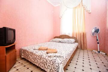 Фото номера Стандартный семейный номер Гостиница Raatlan Guest House г. Судак 3