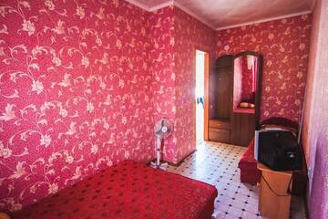 Фото номера Стандартный семейный номер Гостиница Raatlan Guest House г. Судак 4