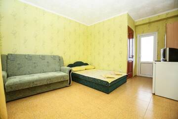Фото номера Стандартный семейный номер Гостиница Raatlan Guest House г. Судак 3