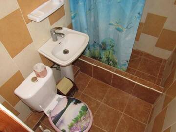 Фото номера Стандартный трехместный номер Гостиница Raatlan Guest House г. Судак 2