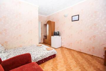 Фото номера Трехместный номер с основными удобствами Гостиница Raatlan Guest House г. Судак 5