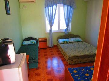 Фото номера Стандартный трехместный номер Гостиница Raatlan Guest House г. Судак 6