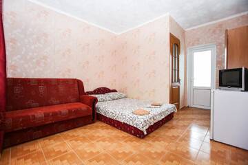 Фото номера Стандартный трехместный номер Гостиница Raatlan Guest House г. Судак 4