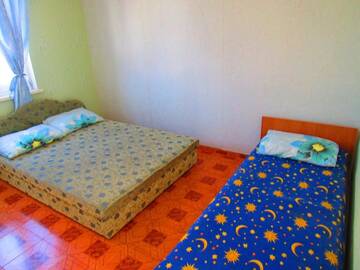 Фото номера Стандартный трехместный номер Гостиница Raatlan Guest House г. Судак 5