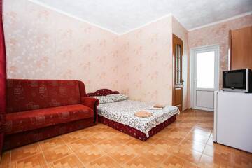 Фото номера Стандартный трехместный номер Гостиница Raatlan Guest House г. Судак 8