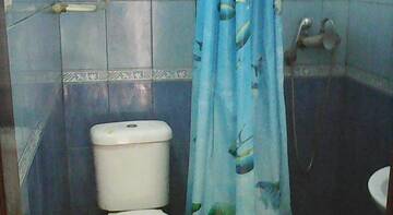 Фото номера Трехместный номер -люкс Гостиница Гостевой Дом Восток г. Судак 5