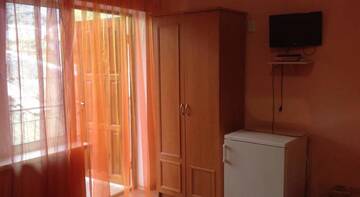 Фото номера Трехместный номер  Гостиница Guest House Pod Krepostiu г. Судак 2