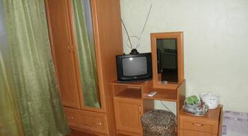 Фото номера Двухместный номер с 1 двуспальной кроватью и дополнительной кроватью Гостевой дом Теремок г. Судак 4