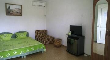 Фото номера Семейный номер с душем Гостиница Guest House Diana г. Судак 5