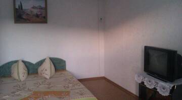 Фото номера Семейный номер с душем Гостиница Guest House Diana г. Судак 3
