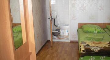 Фото номера Двухместный номер с 2 отдельными кроватями и собственной ванной комнатой Гостиница Гостевой Дом 7я г. Судак 6