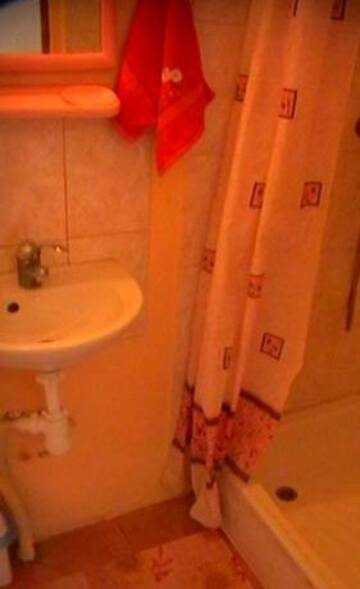 Фото номера Стандартный трехместный номер Гостиница Guest House Gagarina 45B г. Судак 7