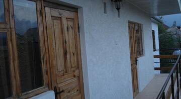 Фото номера Стандартный трехместный номер Гостиница Guest House Gagarina 45B г. Судак 3