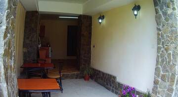 Фото номера Стандартный трехместный номер Гостиница Guest House Gagarina 45B г. Судак 8