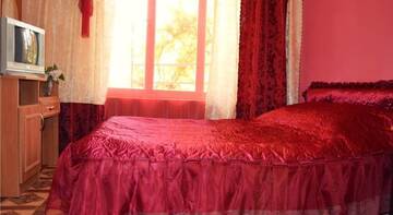 Фото номера Четырехместный номер &quot;Комфорт&quot; Гостиница Guest House Nicole г. Судак 4
