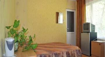 Фото номера Классический трехместный номер Гостиница Guest House Nicole г. Судак 3