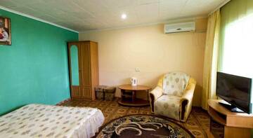Фото номера Четырехместный номер &quot;Комфорт&quot; Гостиница Guest House Nicole г. Судак 10