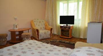 Фото номера Четырехместный номер &quot;Комфорт&quot; Гостиница Guest House Nicole г. Судак 7