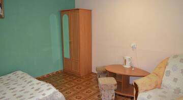 Фото номера Четырехместный номер &quot;Комфорт&quot; Гостиница Guest House Nicole г. Судак 8
