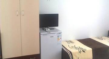 Фото номера Стандартный трехместный номер Гостиница Guest House LAIM г. Судак 5
