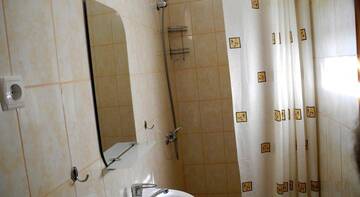 Фото номера Трехместный номер Гостиница Guest house Admiralskaya г. Судак 3