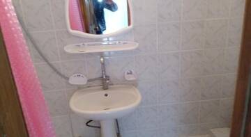 Фото номера Четырёхместный номер с отдельной ванной комнатой Гостиница Guest House on Morskaya г. Судак 4