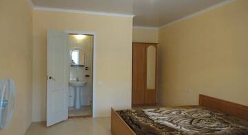 Фото номера Трехместный номер  Гостиница Guest House Venera г. Судак 4