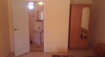 Фото номера Трехместный номер  Гостиница Guest House Venera г. Судак 3