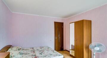 Фото номера Трехместный номер с ванной комнатой Гостиница Эйфория г. Судак 4
