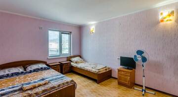 Фото номера Четырехместный номер с ванной Гостиница Эйфория г. Судак 4