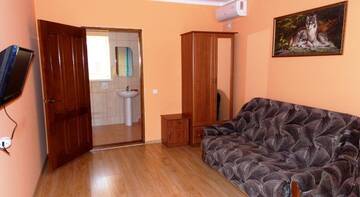 Фото номера Четырехместный номер с балконом Гостиница Guest House Nonna г. Судак 7