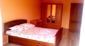 Фото номера Четырехместный номер с балконом Гостиница Guest House Nonna г. Судак 2