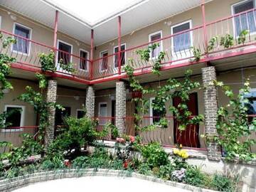Фото номера Семейный номер с балконом Гостиница Guest House Nonna г. Судак 6