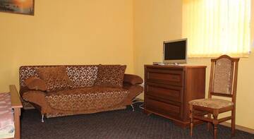 Фото номера Трехместный номер с ванной комнатой Гостиница Guest House Katrin г. Судак 5