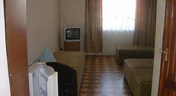 Фото номера Трехместный номер с душем Гостиница Guest House Sefa г. Судак 3
