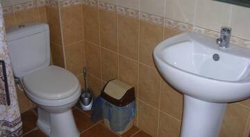 Фото номера Трехместный номер с душем Гостиница Guest House Sefa г. Судак 5