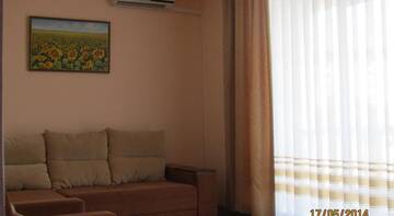 Фото номера Семейный номер с балконом Гостевой дом Inn Vernisazh г. Судак 3