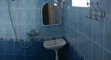 Фото номера Стандартный трехместный номер Гостевой дом Gulsum г. Судак 7