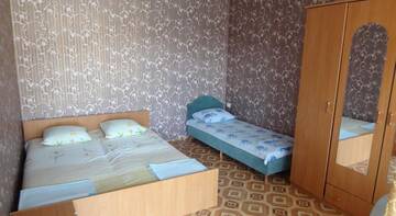 Фото номера Трехместный номер с видом на горы Гостиница Гостевой Дом Магнит г. Судак 5