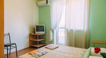 Фото номера Четырехместный номер -люкс Гостиница Guest house Charly г. Судак 3