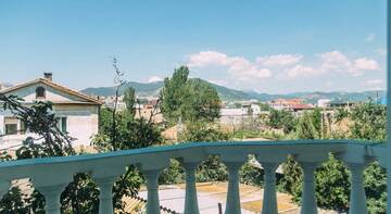 Фото номера Трехместный номер с балконом Гостиница Guest house Charly г. Судак 4