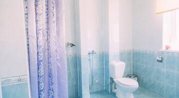 Фото номера Трехместный номер Делюкс Гостиница Guest house Charly г. Судак 5