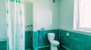Фото номера Трехместный номер с балконом Гостиница Guest house Charly г. Судак 3
