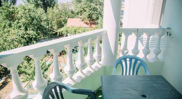 Фото номера Трехместный номер Делюкс Гостиница Guest house Charly г. Судак 6