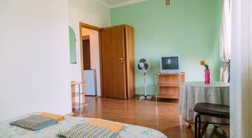 Фото номера Четырехместный номер -люкс Гостиница Guest house Charly г. Судак 6