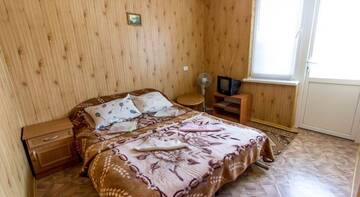 Фото номера Двухместный номер с 1 кроватью или 2 отдельными кроватями и душем Гостевой дом Виола Теслюк г. Судак 9