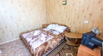 Фото номера Двухместный номер с 1 кроватью или 2 отдельными кроватями и душем Гостевой дом Виола Теслюк г. Судак 8