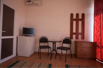 Фото номера Четырёхместный номер Гостиница Chair Guest house г. Судак 4